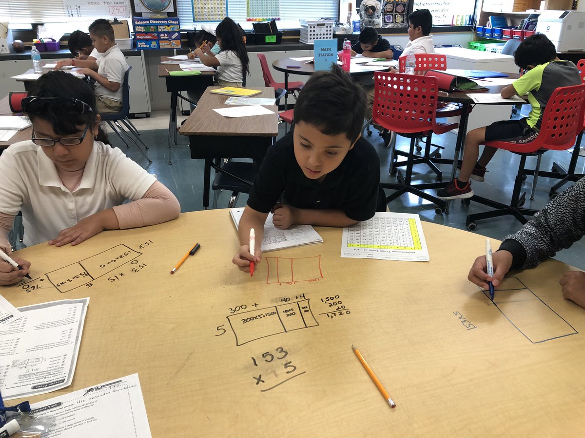 GuildaQuintero's tweet image. 4th grade Math Stations. Focused on task! 😎❤️