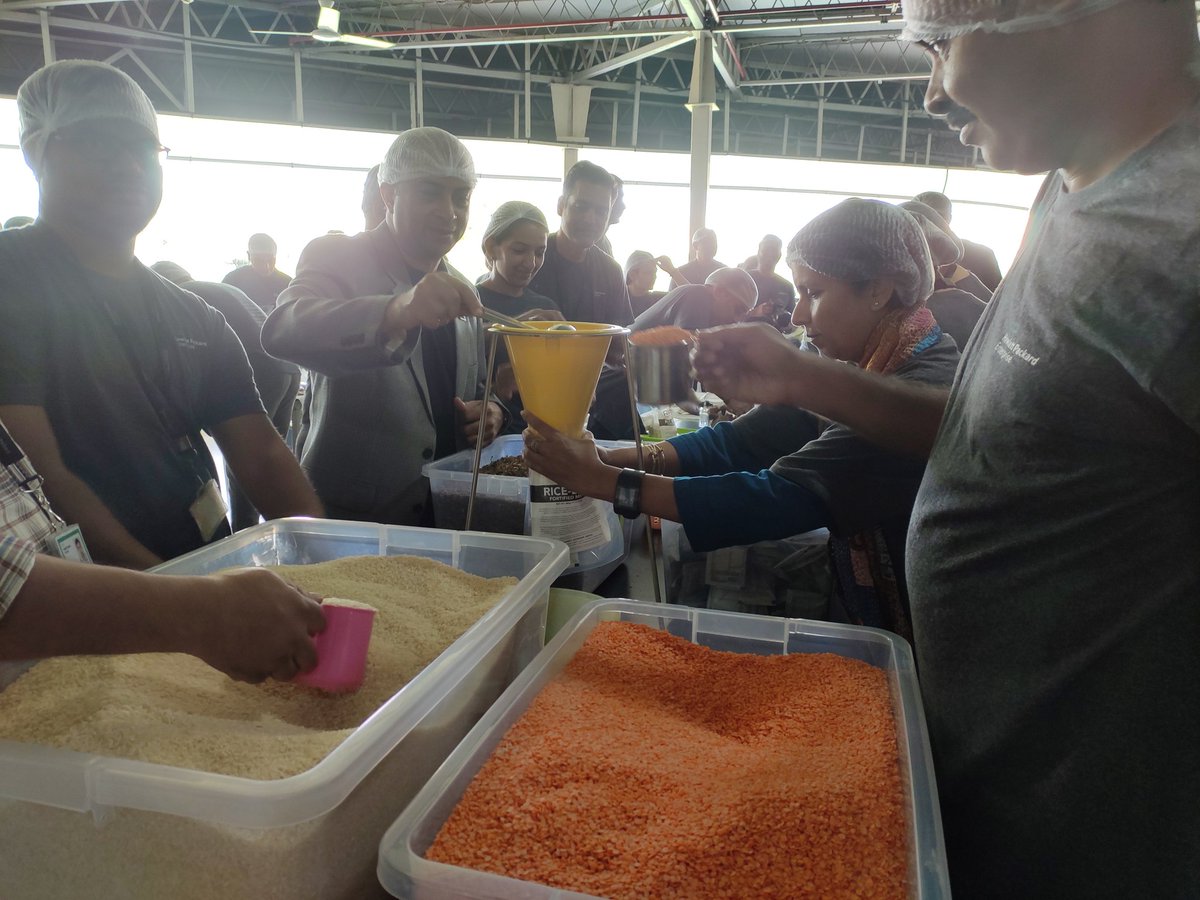 HPE_India's tweet photo. As @HPE's Global Day of Service takes shape in Bengaluru, we're glad collaborate with @RiseIndia2030 & pack 50K meals by our volunteers; this is our small contribution towards people who are in need of food. #HPEGives #WeAreHPE #TeamRAHI https://t.co/Hr2WZBoyE3