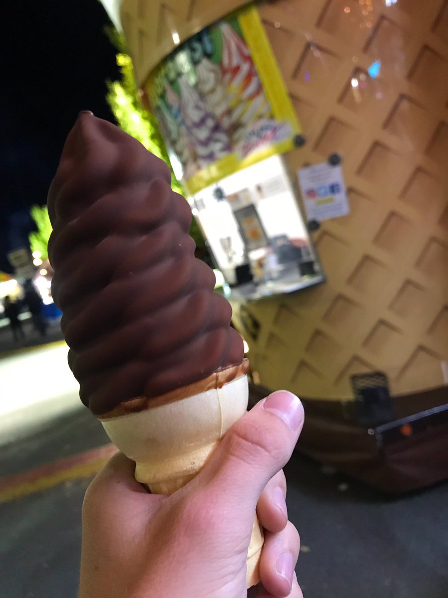 TwistdKs's tweet photo. Having a great time selling this evening at the Walnut Creek Walnut Festival! 
#twistedks #twistdks #twistedkssoftserve #icecream #softserve #icecreamcone #flavorburst #consessionstand #cone #dippedcone #dolewhip #disneydolewhip #dole #walnutcreek #walnutcreekwalnutfestival https://t.co/megYQxhVE7