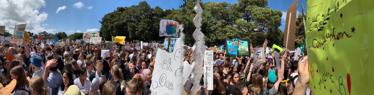 johnallsopp's tweet photo. In the thick of it with ms 6, 9 and 11. Networks slammed. Surrounded by young people full of energy and positivity. #ClimateStrike #ClimateStrikesydney https://t.co/zWKGd39dMH