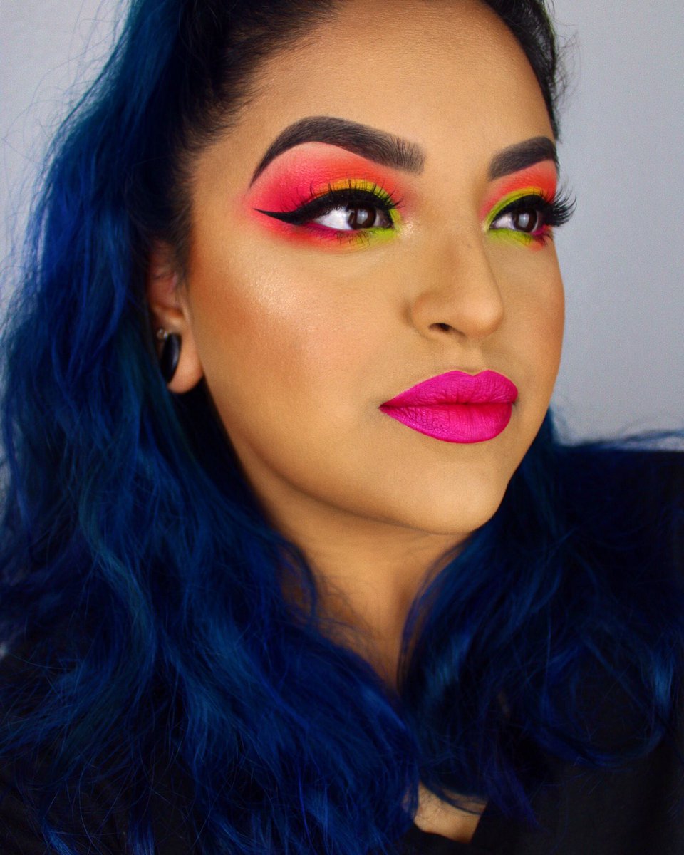 DneesyC's tweet photo. Hey @MeltCosmetics 😊👋🏽 Used your NEW Radioactive Palette?🎨☢️⚡️ #meltcosmetics #makeupkey_ https://t.co/mYgaUuFAt9