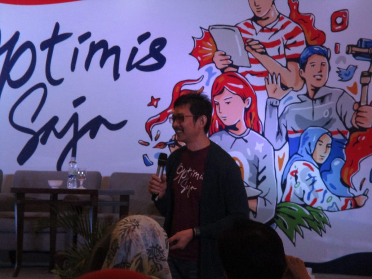 nufazee's tweet photo. Now ada Pak @andokodarta selalu Tim Komunikasi Presiden yang jadi pembicara utama di @djikp #FlashPostingMDN #OptimisSaja foto pinjem punya Elsa. Jumpa lagi sama Pak Andoko, makin awet muda aja bapak ini, skincare nya apa pak? 😆 https://t.co/6v8UkQPjxF