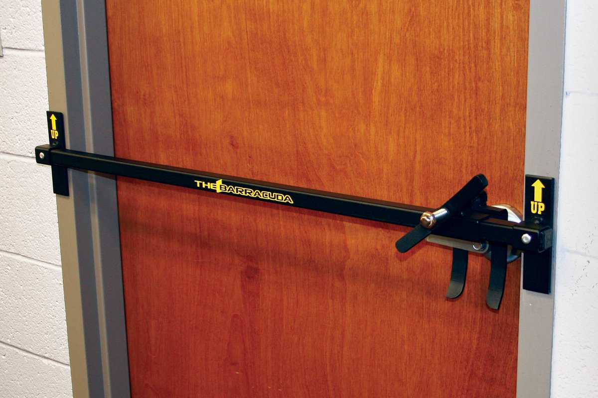 PostonButtefax's tweet photo. Breaking: Starting after break, all school bathroom doors will be barricaded shut during lunch regardless if students are still inside. https://t.co/9GV2dZ5yO5