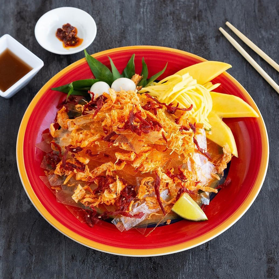 MyanmarTouching's tweet photo. "Banh trang tron" is a popular street food of Saigon people. The main ingredients off this dish are dry rice paper that is cut into thin strips and mixed with other pieces such as dried beef, dried squid, tamarind sauce, laksa leaves, chili powder, green mangoes or eggs..#vietnam https://t.co/0IpCINoDNl