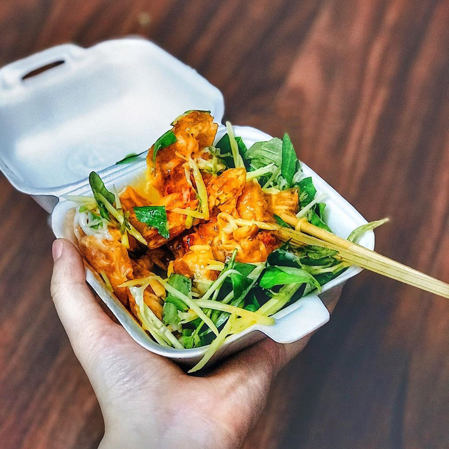 MyanmarTouching's tweet photo. "Banh trang tron" is a popular street food of Saigon people. The main ingredients off this dish are dry rice paper that is cut into thin strips and mixed with other pieces such as dried beef, dried squid, tamarind sauce, laksa leaves, chili powder, green mangoes or eggs..#vietnam https://t.co/0IpCINoDNl