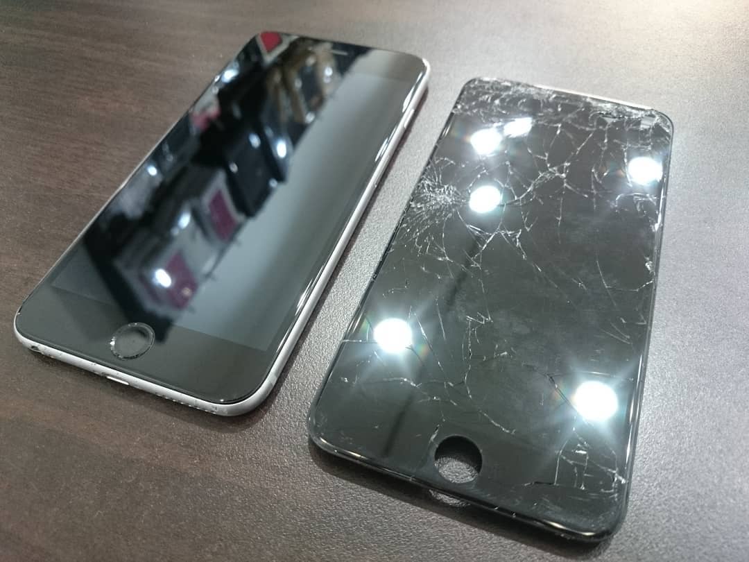 ファストモバイル Iphoneの画面はガラスでできていますので 割れたまま使用するとケガをする恐れがあり非常に危険です T T 画面割れ バッテリー不良等の故障は最短10分で データを消すことなく 格安で修理可能です 高円寺 Iphone修理 ガラス割れ