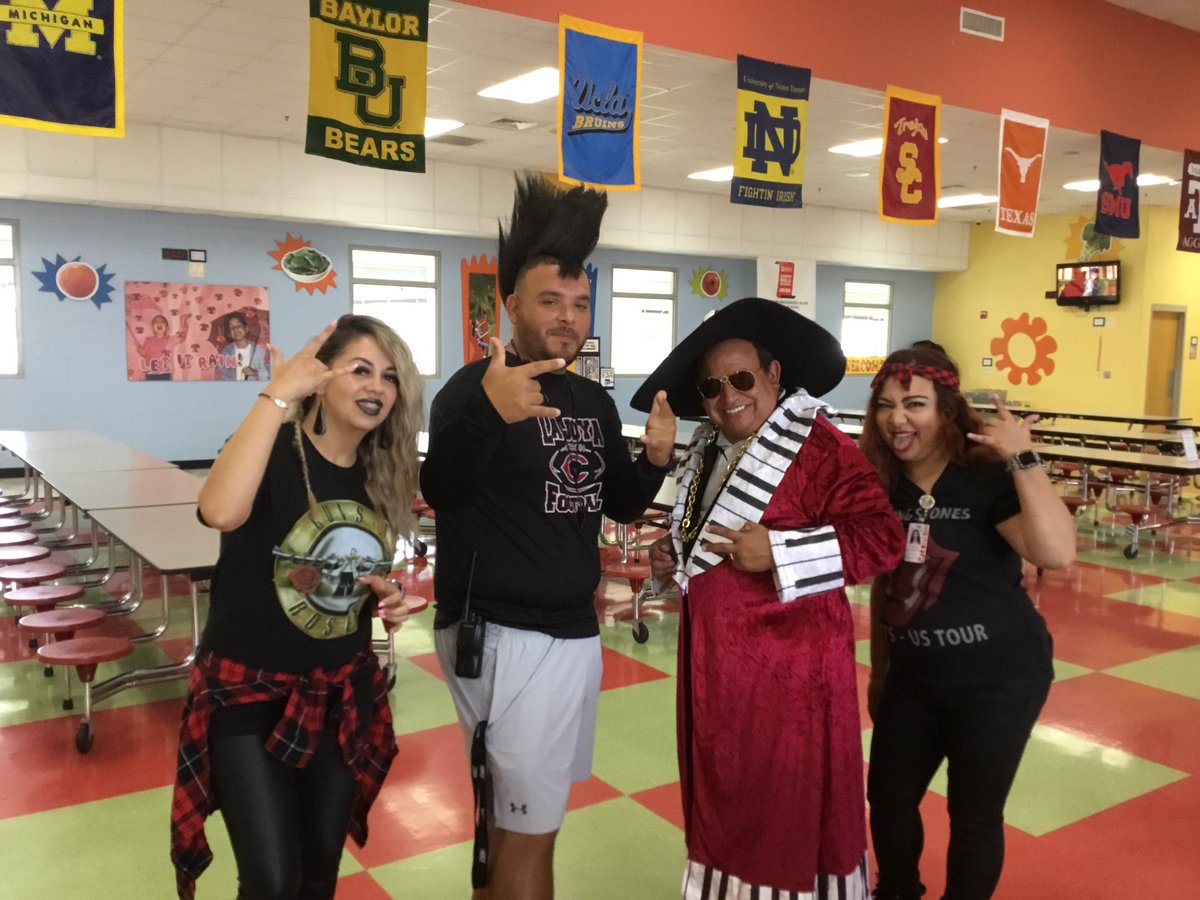 clintoncoyotes's tweet photo. Clinton students and staff enjoy “Rocking Lesson” #rockyourschool #GetYourTeachOn https://t.co/nV22Z1WW3i