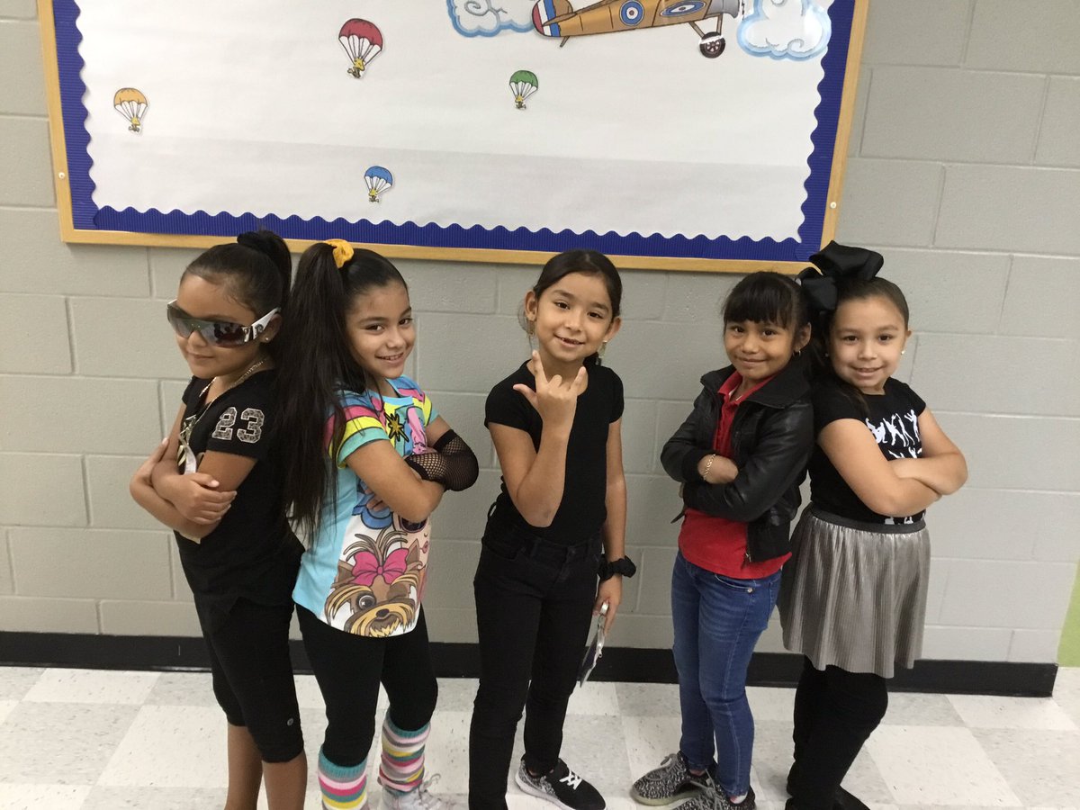 clintoncoyotes's tweet photo. Rocking lessons at Clinton Elementary #rockyourschool #GetYourTeachOn https://t.co/2Woo4u5mBM