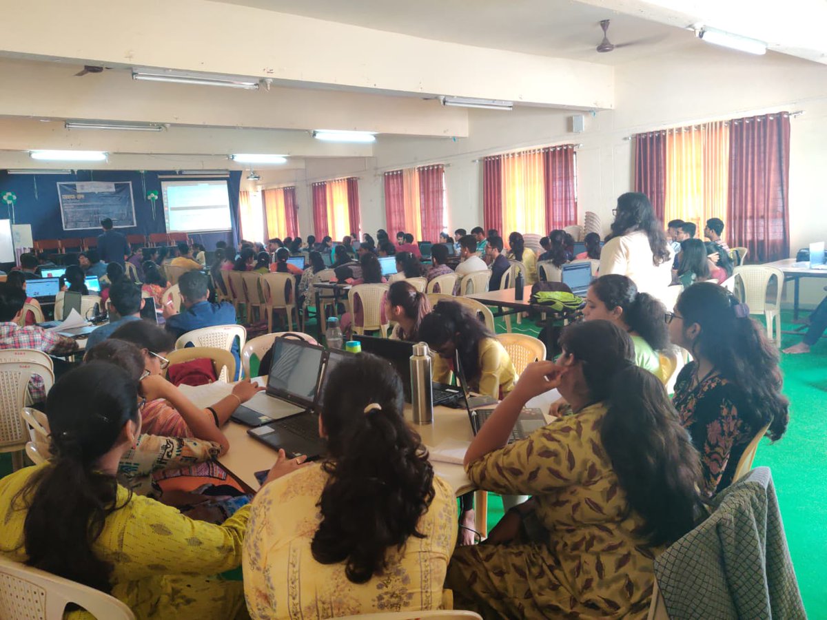 thesmartbridge's tweet photo. A House-full at #BIET for the National level event TekHack'19 on the emerging technologies of Artificial Intelligence, Machine Learning and Internet of Things #IoT #internetofthings #AI #ArtificialIntelligence #ML #MachineLearning #Datascience #IBM #IBMWatson #cloud #SmartBridge https://t.co/7WngsNd7i1