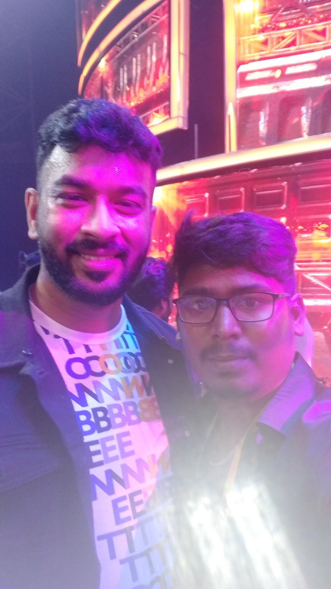 selvan_samuel's tweet photo. Engal nenjil kudiyirukkum #Thalapathy  ku a big thank from all us ❤️🙏🙏 for singing #Verithanam @YouTube on fire and #BreakAllRecords #Bigil ❤️😊😊@Ags_production @actorvijay @Atlee_dir @arrahman @Lyricist_Vivek @SonyMusicSouth https://t.co/n2KHURuQ4E