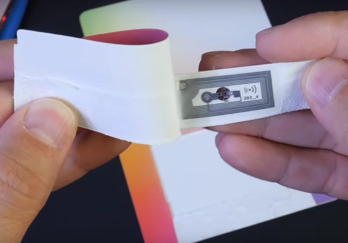 LinqsIn's tweet photo. The NFC chip inside Apple Card packaging that activates Wallet app on tapping - ICode SLIX2. In-stock on https://t.co/9QYu2Edgox https://t.co/CAdQ5TWvt0
