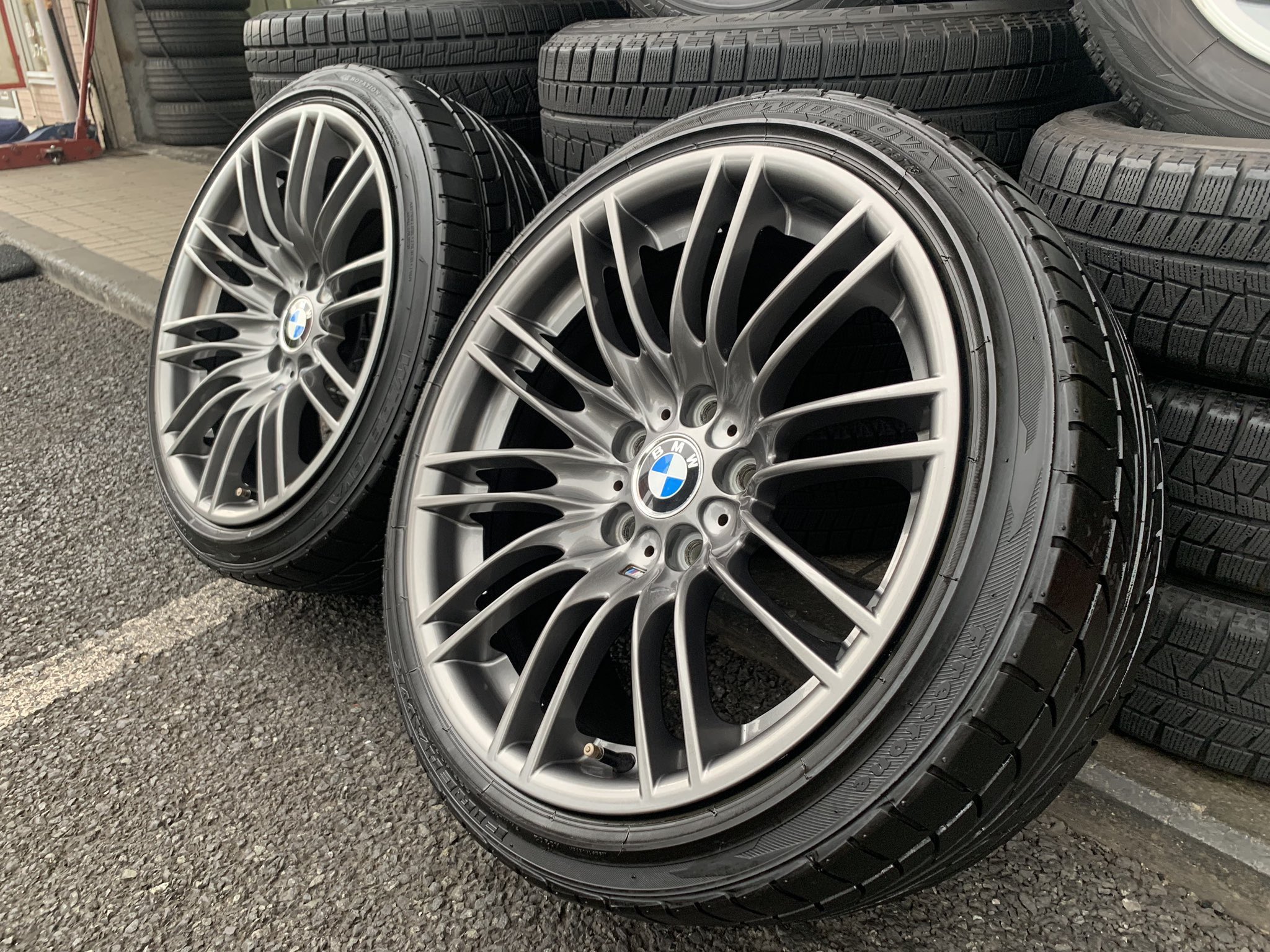 fitコーポレーション Fit都筑店です 先日e90の試着でご紹介したダブルスポーク260mですが タイヤサイズ変更でご注文頂きました ありがとうございます リアを235 40 255 35に フロントも新品のベンタスv12 Evo2をセットしました 同じ fitコーポレーション Fit都筑店です 先日e90の試着でご紹介したダブルスポーク260mですが タイヤサイズ変更でご注文頂きました ありがとうございます リアを235 40 255 35に フロントも新品のベンタスv12 Evo2をセットしました 同じ