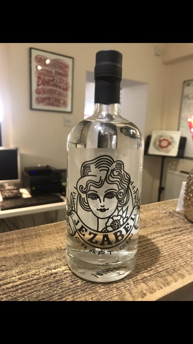 Jezabel is living her best life 💛 <a href="/peculiarginco/">Peculiar Gin</a> 💛 #jezabelgin #bestlife #craftgin #ginlife #livingherbestlife #gin