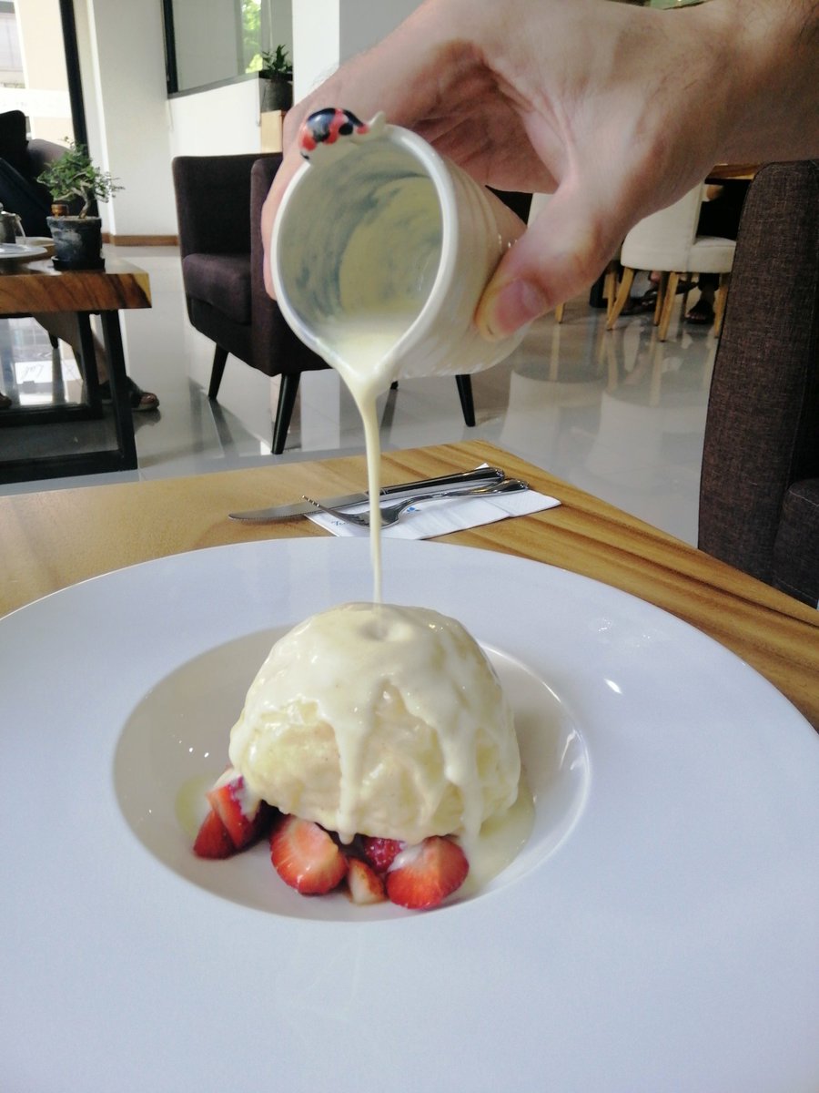 malimali's tweet photo. Tea Leaf Lab ร้านชาดีงามตรง รพ.ราม แถวคูเมืองเชียงใหม่ ชาคัดอย่างดี ของหวานทำโดยเชฟเจ้าของร้านที่เป็นคนยุโรป #whereinth #reviewchiangmai#reviewthailand https://t.co/RT9rtExIGT