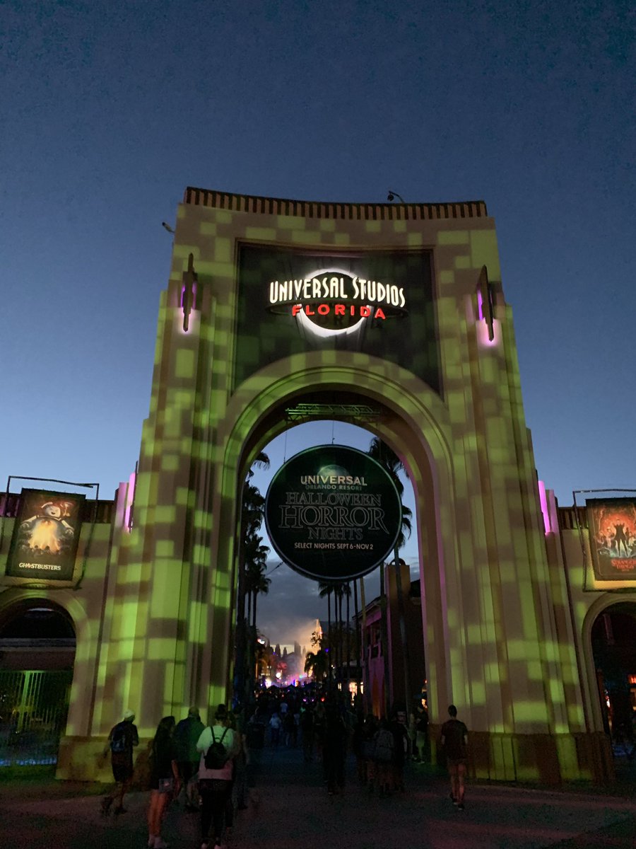 _SA_Meyer's tweet photo. Another great night at #HHN29!!! https://t.co/ws4b5joqN1