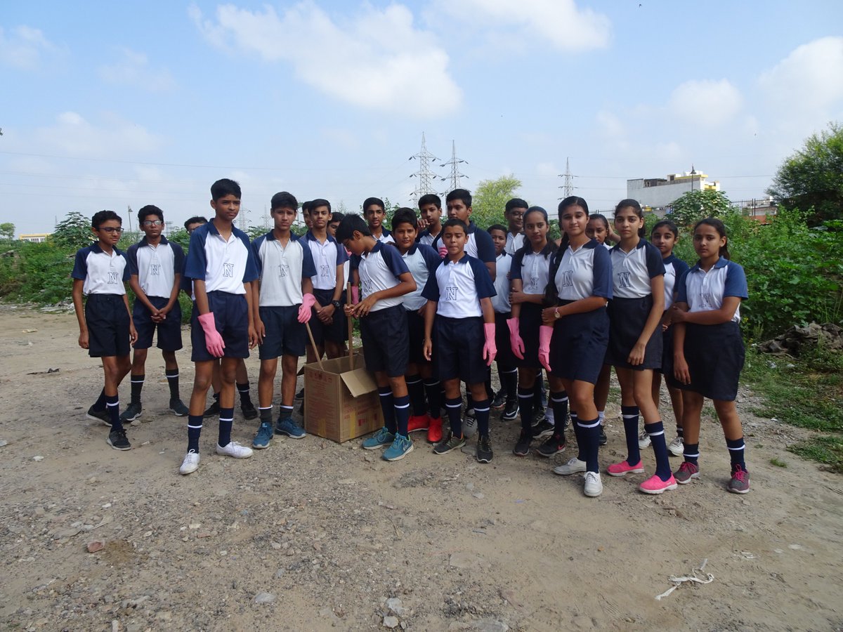 On the occasion of Swachhata Hi Seva Campaign 2019 NMS Students of Jaipur gave shramdaan by collecting plastic waste around the school campus.
#SHS2019 #SwachhataHiSeva #StudentsOfNMS