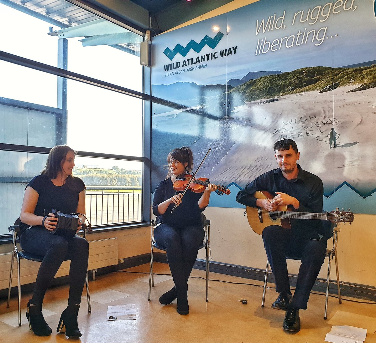 KCBKerry's tweet photo. Well, we certainly started our #MeetInKerry #MakeItIreland fam on a high!! Thank you to @siamsatire for delivering the warmest & most Irish of welcomes to our guests as they arrived into @KerryAirport! They absolutely loved it... 🙏 🇮🇪 ☘ https://t.co/So3fuoHuhx
