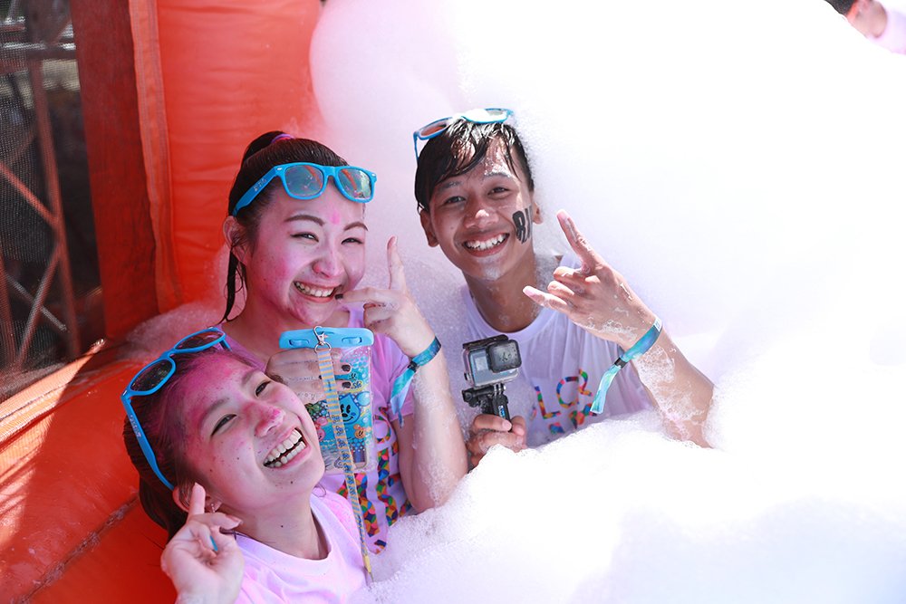 ColorMeRadJapan's tweet photo. ✨#カラーミーラッド 2019写真館✨
今年参加してくれたみなさんの #カラフル な #夏の思い出 をご紹介～😉📷

#イベント #フェス #おしゃれ女子 #カメラ女子 #colormerad #カラーラン https://t.co/YaNsNmuuyd