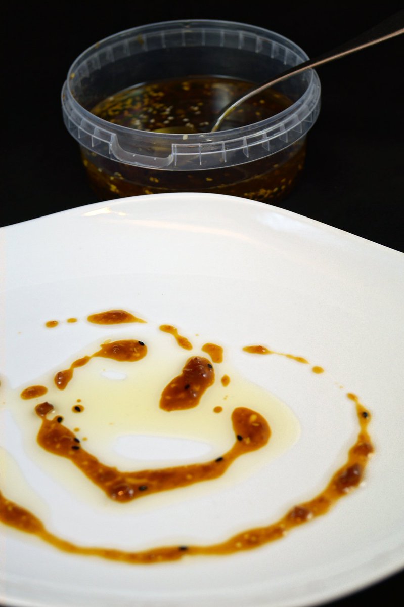 Con nuestras vinagretas no sólo conseguirás dar un sabor más original a tus platos sino que te ayudarán a mejorar su presentación. !Úsalas para aliñar y decorar!
.
.
.
#productosgastronoms #vinagretas #vgama
