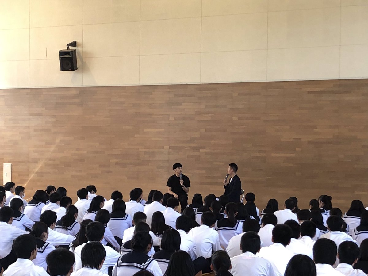 小島よしお 鉾田第二高校で講演会 テーマ 夢 聞き手の竹下さんにうまくリードして頂きました 生徒先生の皆様ご静聴ありがとうございました