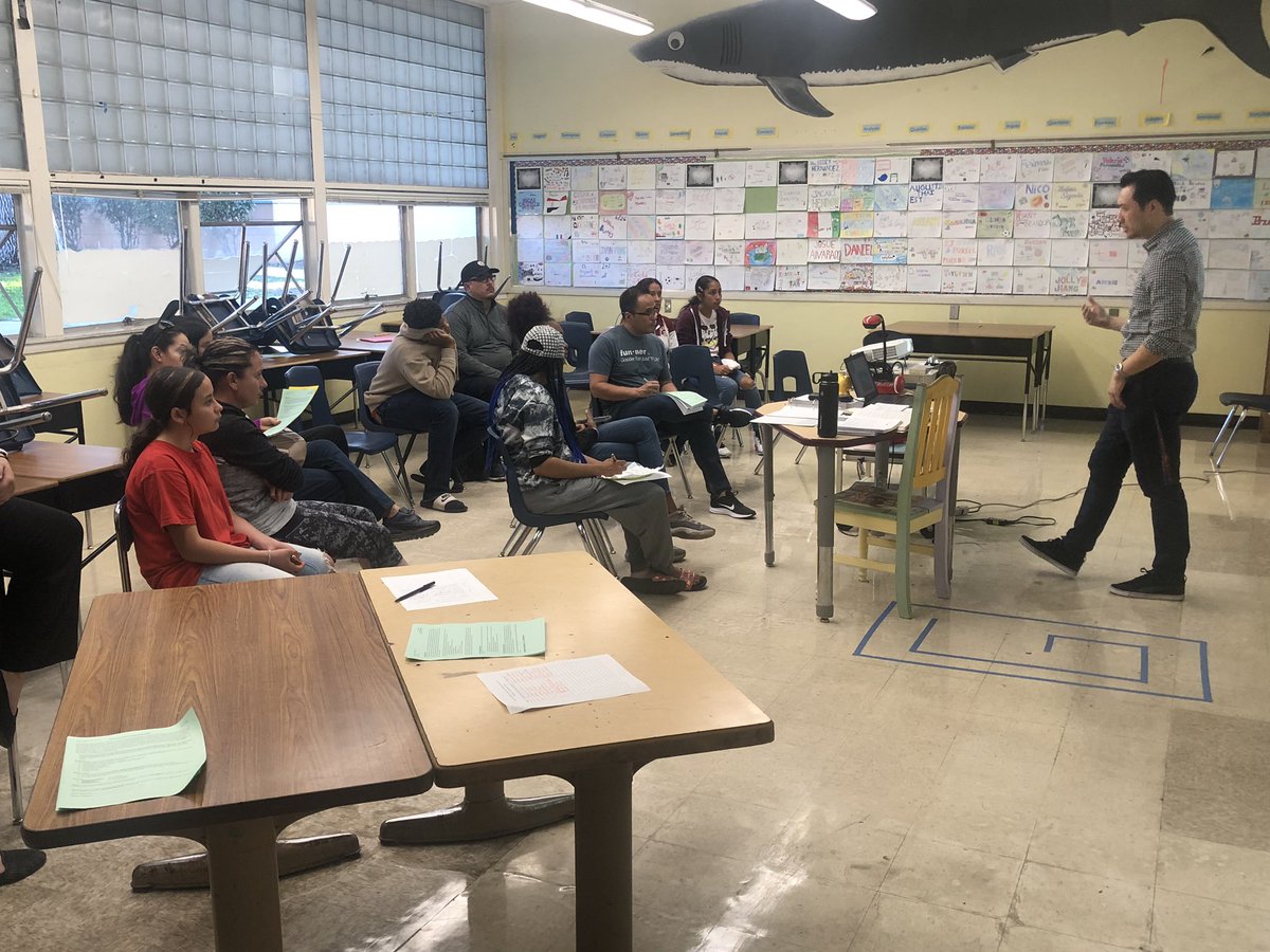 SLz Parents Back to School Night!  A fun filled night for all, meeting teachers, getting to class on time, and many even tried the Parent Yondr Challenge!  Way to Go Grizzly Parents!!!  Big Shout out to our Leadership and Link Crew students, and many more for all your help!