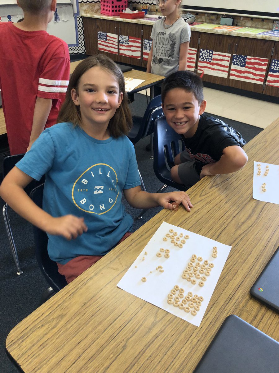 MrsEmilio's tweet photo. Math is much more fun when there is food involved. #mrsemilio #dreamteamroom15 #arrays #multiplicationstrategies #iteach3rd #iteach4th #comboteacher #alsd #JaspersJourney https://t.co/fy8UvaTkJs
