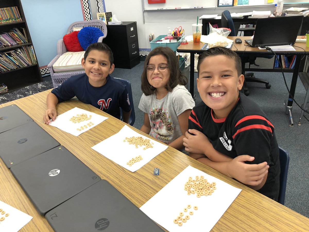 MrsEmilio's tweet photo. Math is much more fun when there is food involved. #mrsemilio #dreamteamroom15 #arrays #multiplicationstrategies #iteach3rd #iteach4th #comboteacher #alsd #JaspersJourney https://t.co/fy8UvaTkJs