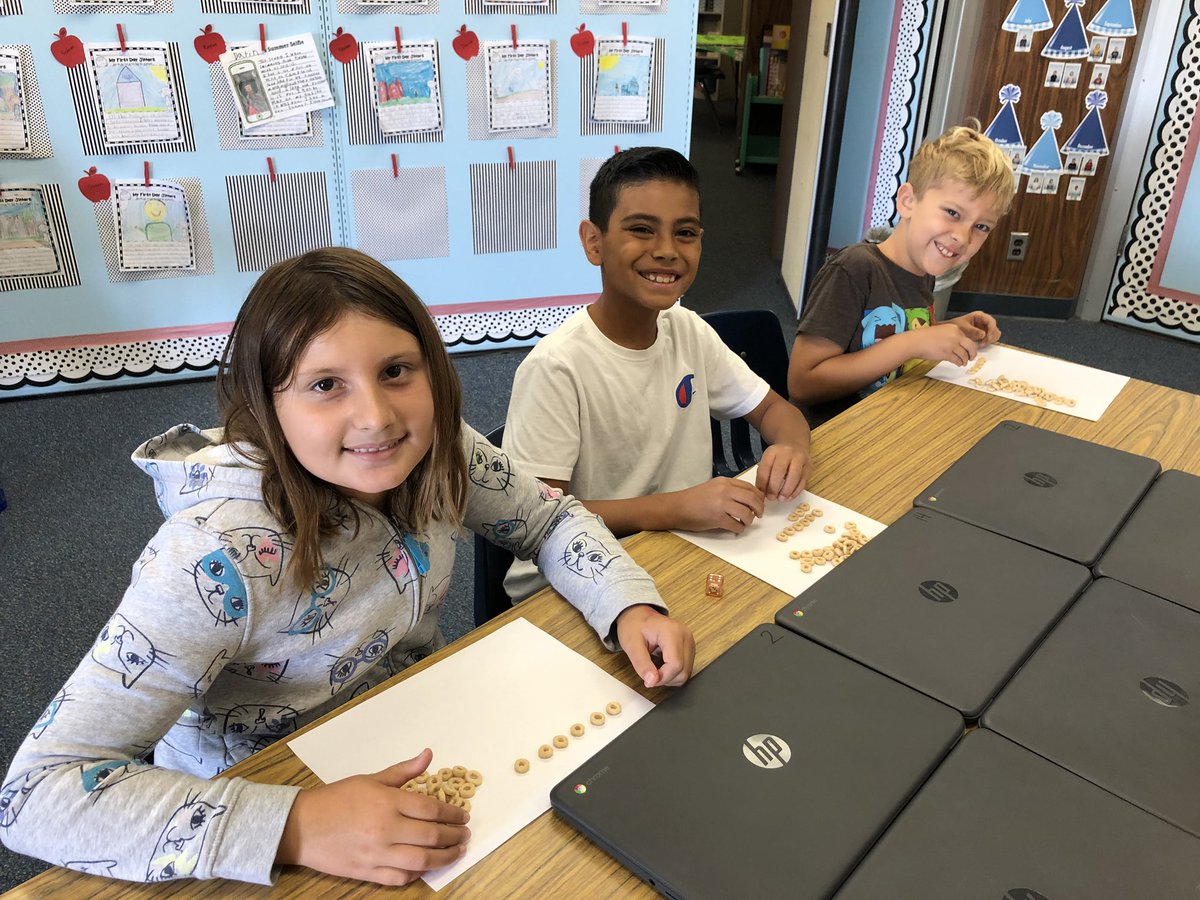 MrsEmilio's tweet photo. Math is much more fun when there is food involved. #mrsemilio #dreamteamroom15 #arrays #multiplicationstrategies #iteach3rd #iteach4th #comboteacher #alsd #JaspersJourney https://t.co/fy8UvaTkJs