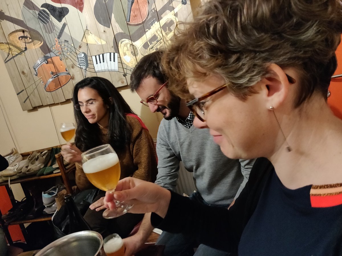 LeCede_Bxl's tweet photo. La première de mon cycle de zytho hier, avec une assemblée concentrée et studieuse.
@Mateusz tu viens quand?
#Zytho #Bière #TeachingIsCaring https://t.co/Es4OTlWgEF