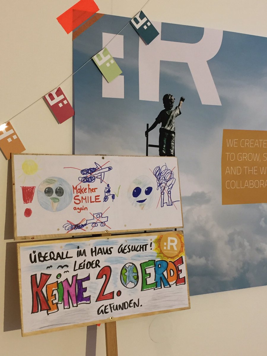 subjectresoul's tweet photo. @edenspiekermann @darkhorseberlin @D_Zukunftsbauer @HPI_DSchool @zi_news Bei uns hat die nächste Generation gestern tatkräftig unterstützt beim Plakate malen #oldschoolstyle #wegotitgoingon #soulorganizations https://t.co/sFdFPKHIzH