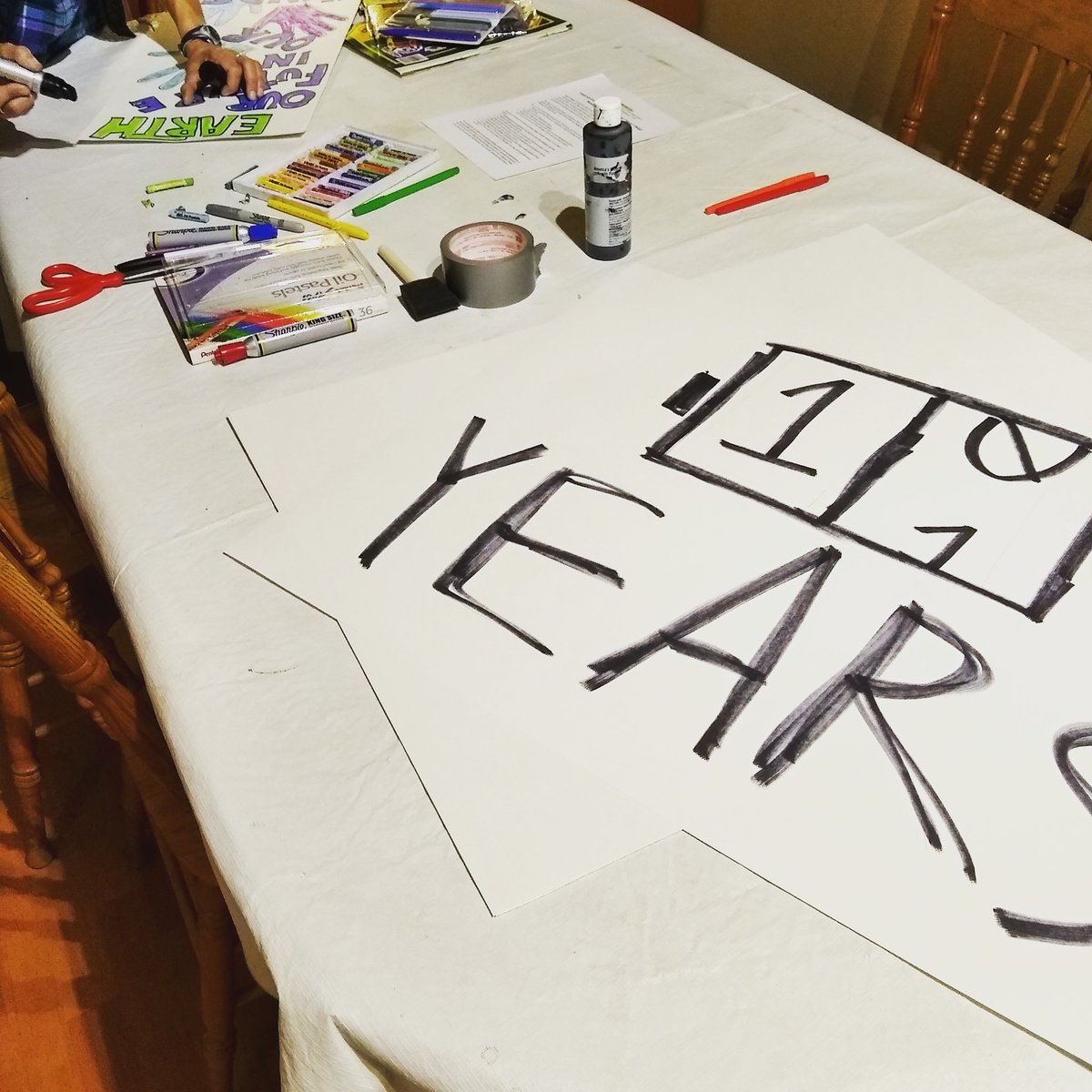 ORClimateStrike's tweet image. Getting ready for the 20th!
Activists create posters and signs for tommorow's protests in Bend, Portland, and across the world!
#youthclimatestrike #fridays4future #schoolstrikeforclimate #GlobalClimateStrike