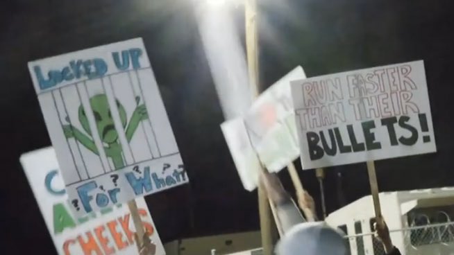 DlANYSUS's tweet photo. The best thing about the raid so far are the signs #Area51storm https://t.co/RuzzvRZjat