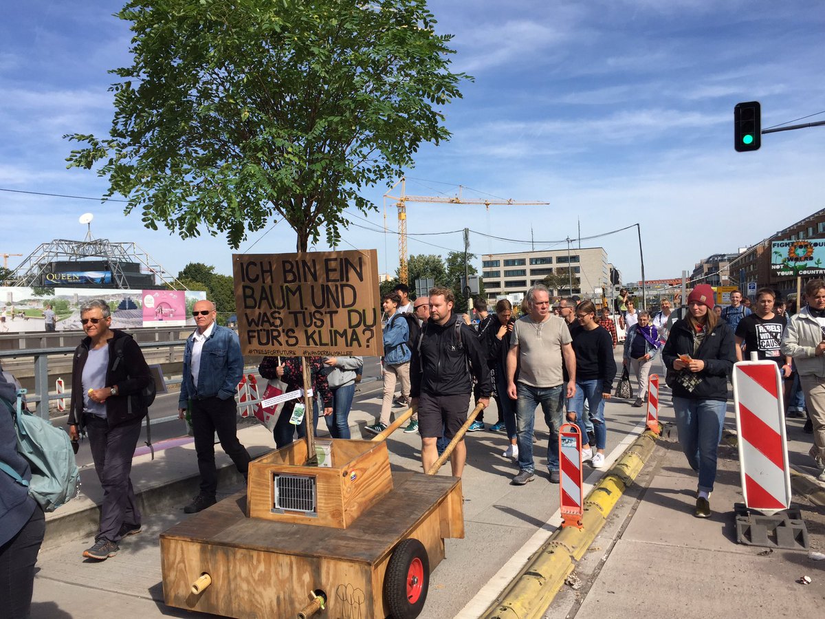 wanderbaumallee's tweet image. Wir sind hier, wir sind laut! #treesforfuture #allefürsklima @fridaysforfutu1