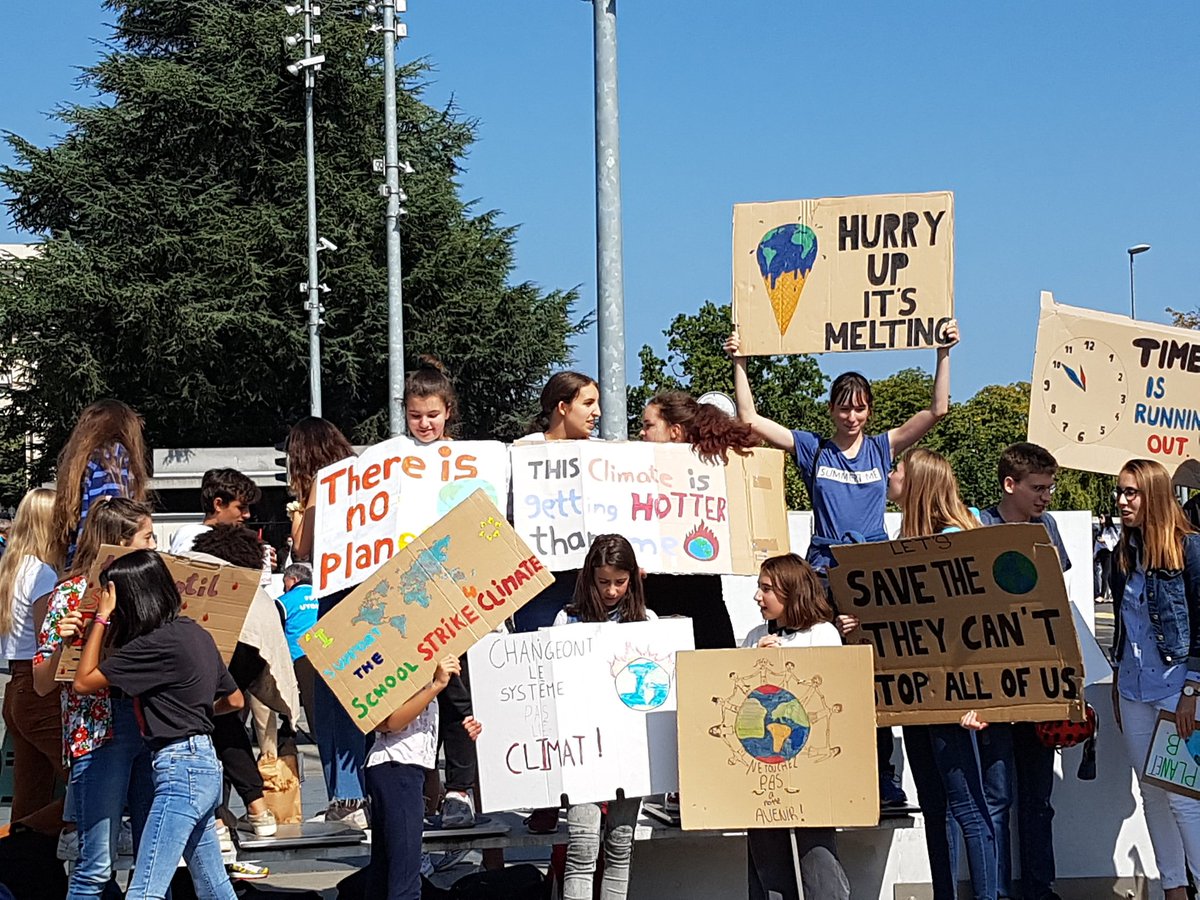 yllwu's tweet photo. #GlobalClimateStrike #Geneve it's so admirable the determination and courage of the young generation. #letssavetheplanet @GretaThunberg #UnitedNations @UNGeneva https://t.co/ggPCYi0Laq