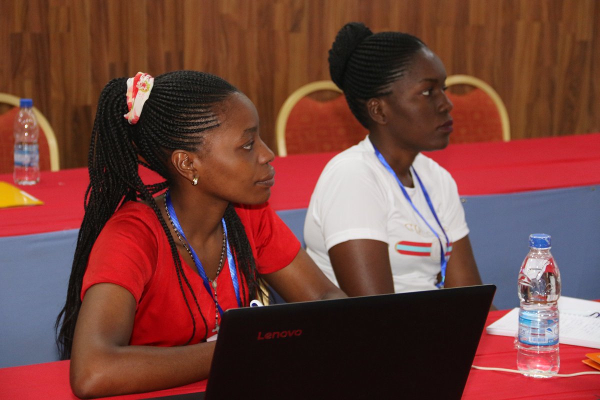AfriqueOneREACH's tweet photo. In this session, fellows discovered the methods in #article_writing.
Well describe the sample and sampling procedure; the measurement instrument describe analysis, interpretation.
#AO_ASPIRE2019 https://t.co/trMl8Wexbd