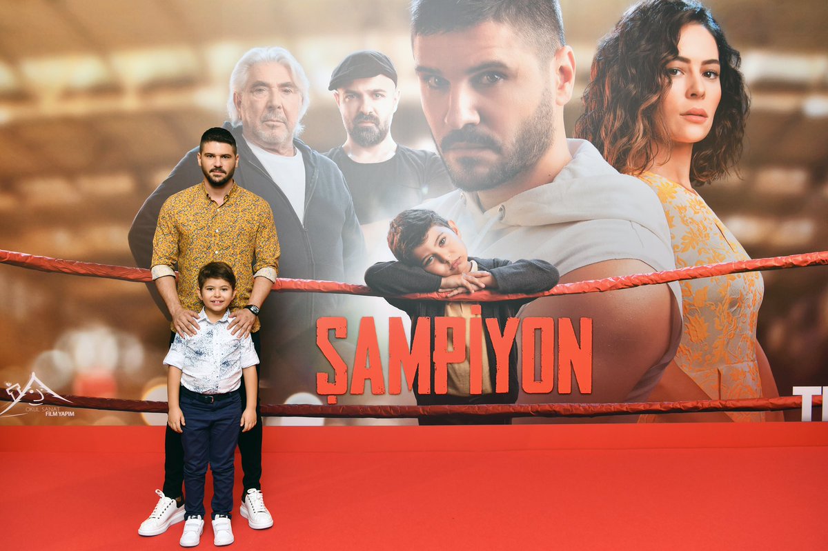 vayeiletisim's tweet photo. TRT1’in ekranlarında yayınlanmaya başlayan ŞAMPİYON dizisinin lansmanını başarıyla gerçekleştirdik. Bol seyirli bol reytingli olsun… 😊 #trt1 #Sampiyon #lansman #vaye #event https://t.co/28vl44isg3