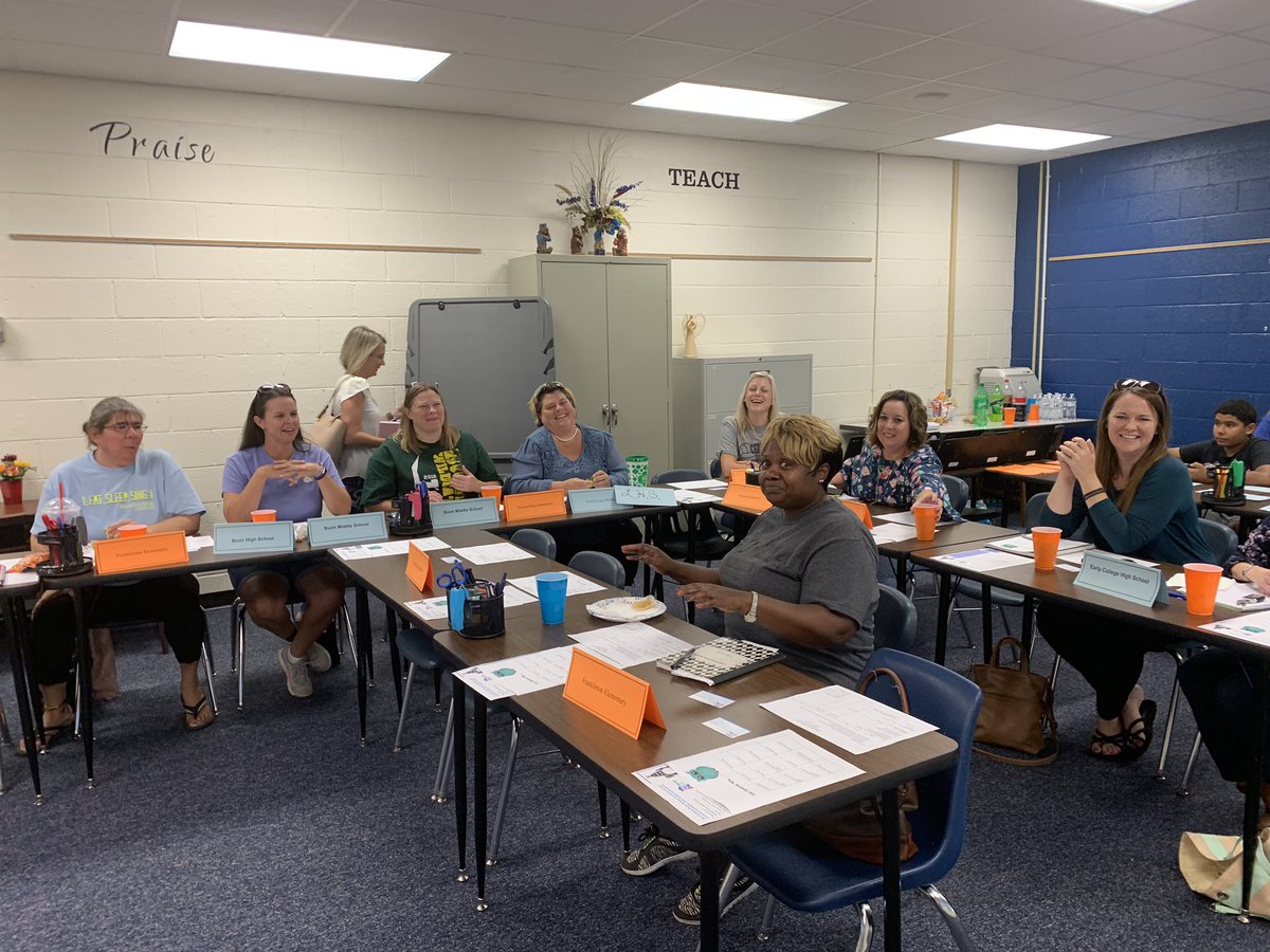 FCS_DPAC's tweet image. We had our first DPAC meeting last night. What a wonderful and inspiring group! We aim to accomplish great work this year to help provide the best experiences for our FCS families! #relationshipsmatter #FCSbestchoice @FCSHawthorne @FCSchoolsNC @rhondaschuhler @karidupreefcs