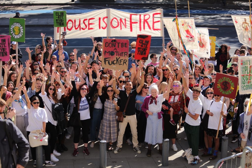 FollowWestwood's tweet image. VIVIENNE WESTWOOD IS CLOSED ❌

#VivienneWestwood closes London Headquarters and stores across the UK to participate in today’s #ClimateStrike