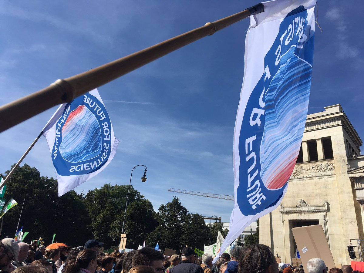 S4F_MUC's tweet image. 25.000 Menschen in #München! #AlleFuersKlima #ScientistsForFuture