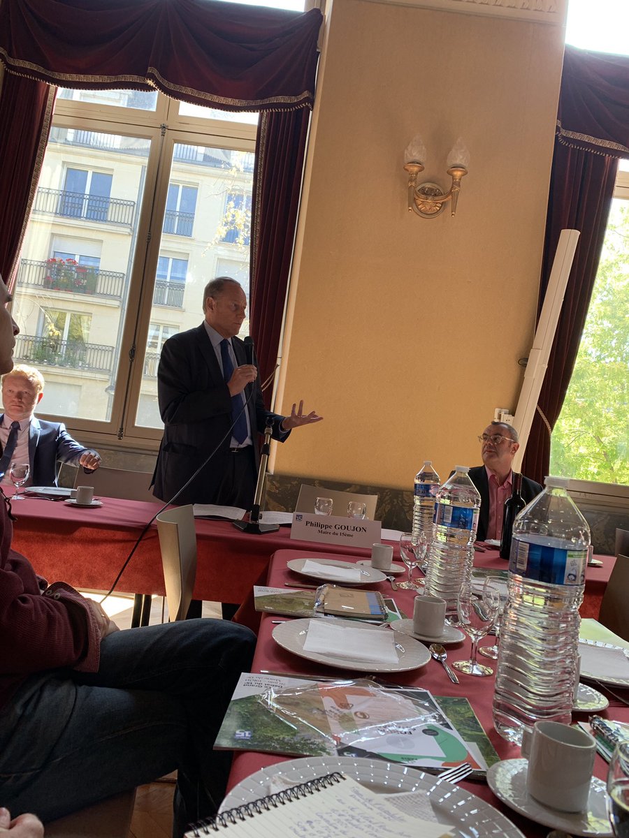 M le Maire de la <a href="/mairie15/">Mairie du 15</a> ème reçoit les chefs d’établissements de l’enseignement secondaire et supérieur de son arrondissement pour échanger sur les besoins les moyens et les perspectives