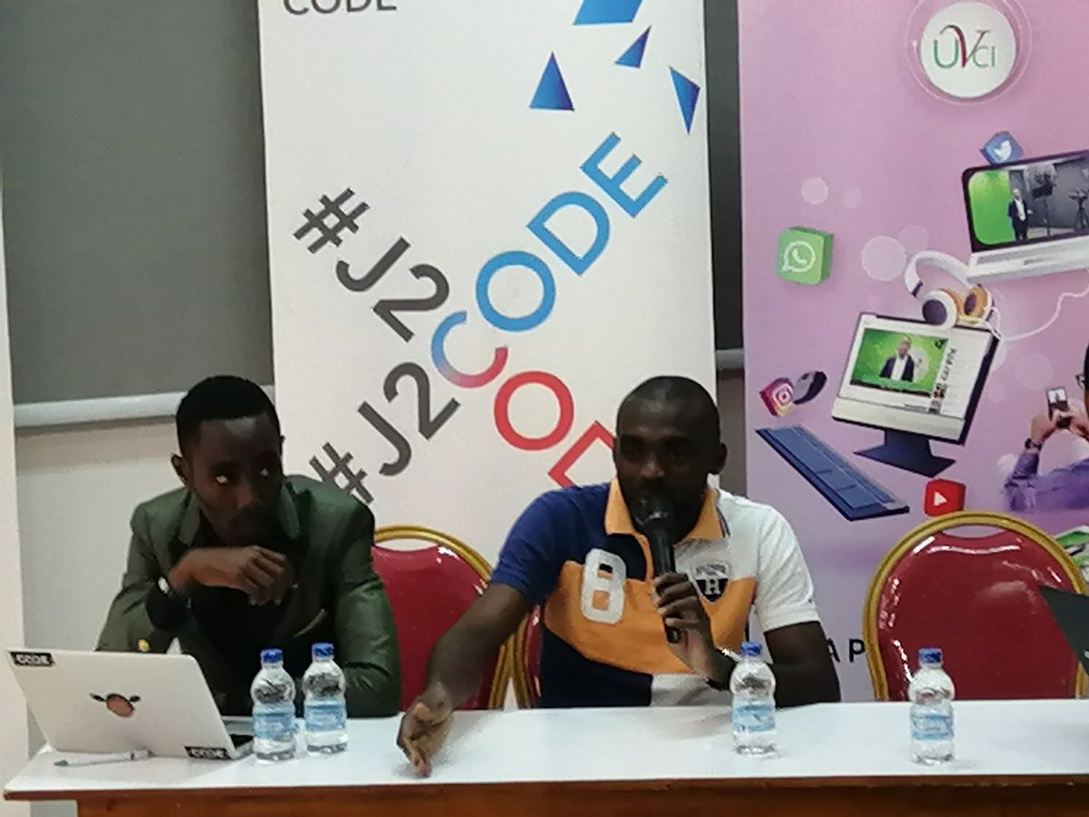 info_tech2's tweet photo. #J2CODE_UVCI #J2CODE
#VINCENT_KADIO (Digital and Sales Managers Chartered Bank ) explique la différence la banque mobile et la banque digitale ! https://t.co/S0DAGLSbIf
