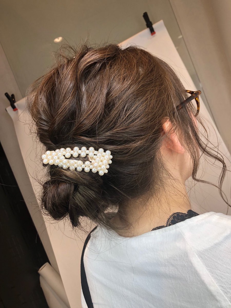 ট ইট র Earth名駅店 公式 インナーブリーチ 秋カラー 秋を先取り オリーブベージュにしました インナーをブリーチしているので くすみのあるオリーブカラーがアクセントとなり 秋らしさを出してくれてとてもお気に入りです オリーブベージュ