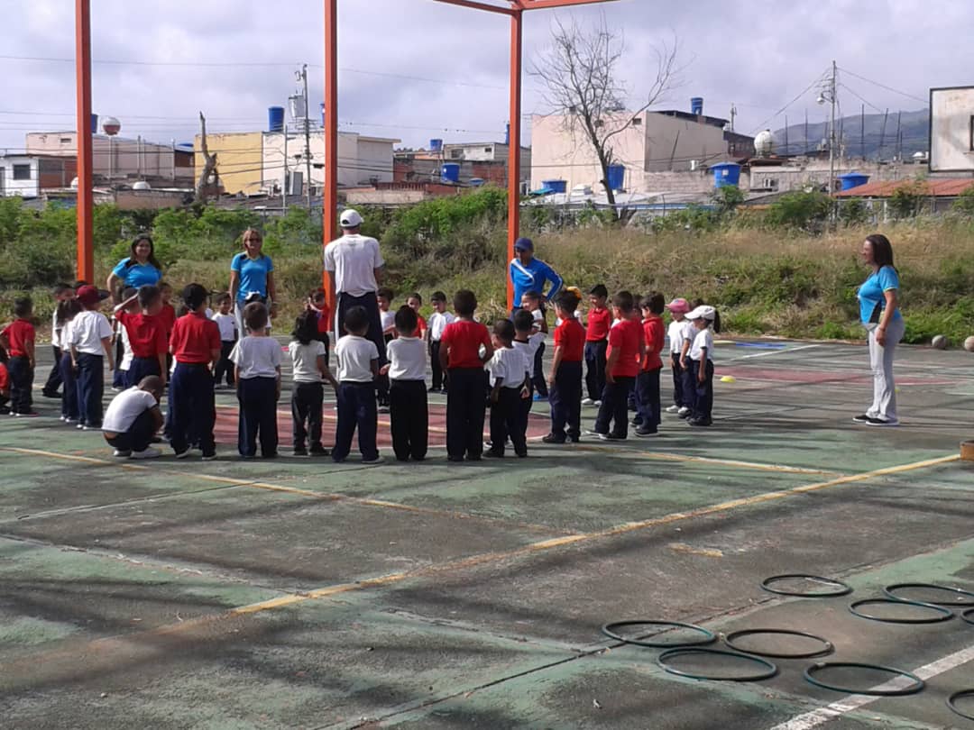 Iniciamos el año escolar 2019/20 en Paz y Alegría con actividades deportivas y recreativas para todos los niños y niñas de la <a href="/eblapuerta/">EbLAPUERTA CABUDARE</a>  ....<a href="/NicolasMaduro/">Nicolás Maduro</a> . ..<a href="/ZonaEducLara/">Zona Educativa Lara</a> ...<a href="/salamppepalavec/">Centro de Desarrollo Educativo Palavecino</a> ...@psuvaristobulo  ..