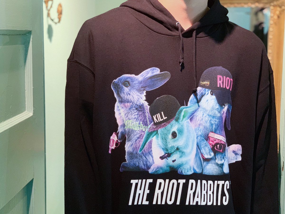 Milkboy Milkboy 19 Autumn Collection Riot Rabbit Hoodies 10 750 Tax 人気のriot Rabbitグラフィックより ビッグシルエットのパーカーが入荷しました 3匹のウサギがフロントに大きくプリントされており 1枚でコーデの主役となるアイテムです
