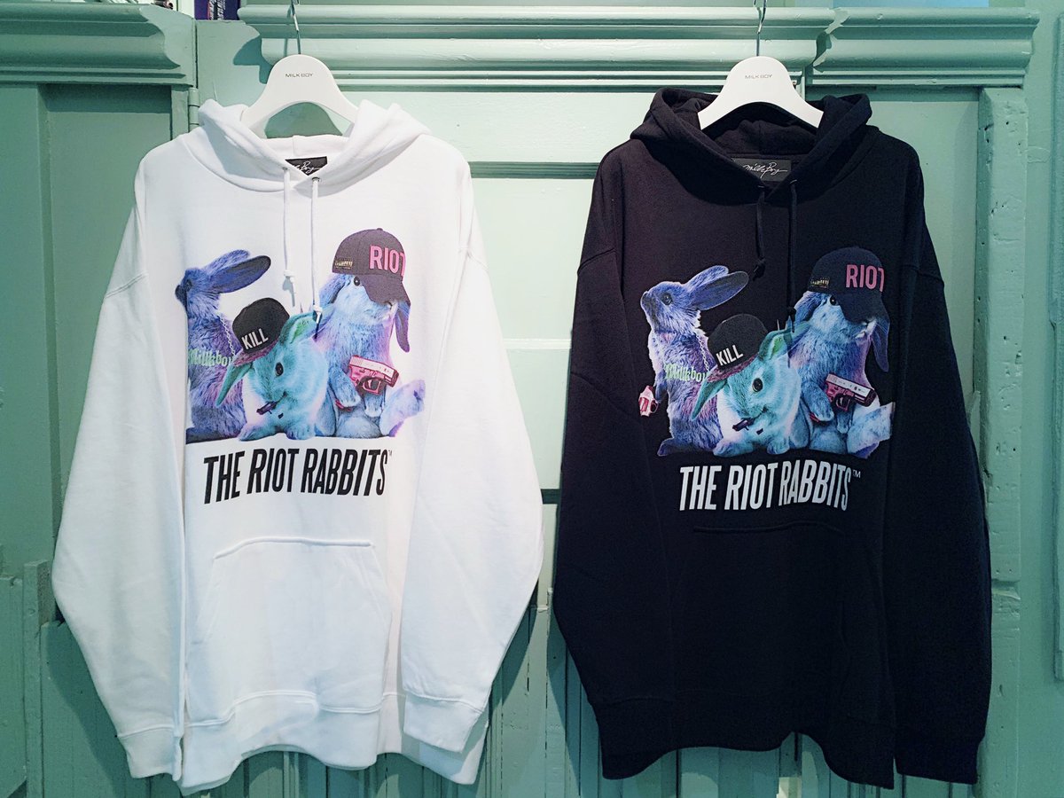 Milkboy Milkboy 19 Autumn Collection Riot Rabbit Hoodies 10 750 Tax 人気のriot Rabbitグラフィックより ビッグシルエットのパーカーが入荷しました 3匹のウサギがフロントに大きくプリントされており 1枚でコーデの主役となるアイテムです