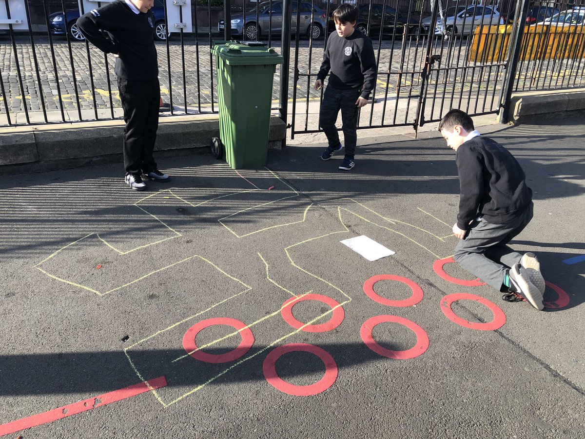 Victoria_P7's tweet image. Today we were putting our #funtheory plans into action by encouraging pupils to put their litter in the bin. We were delighted that it worked so well people were actually picking up OTHER people’s rubbish to throw away! #Sustainability #learningforsustainability