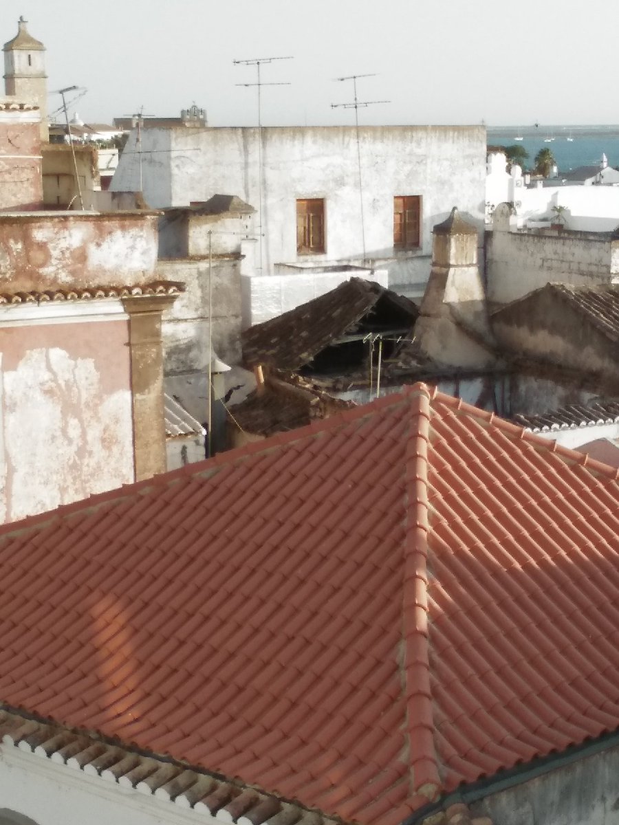 GravityROWE's tweet photo. Faro....I like old derelict houses, maybe I have a squatting dream https://t.co/N6jafRJKFy