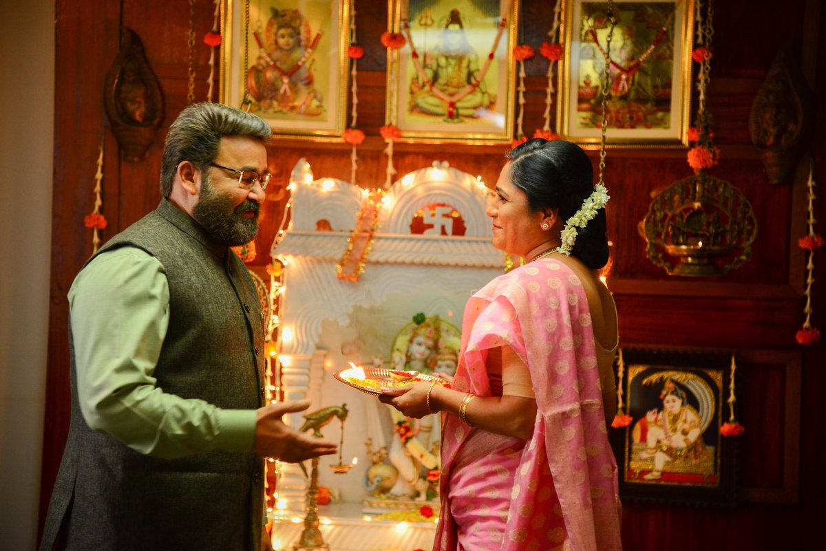 Movie Kaapaan starring Soorya, Mohanlal &amp; Arya releases today😃  I have played a teeny tiny role as Mohanlal's wife. Truly an honour to share screen space with the one and only!!! 
Yayyyyy💃🍾💃
