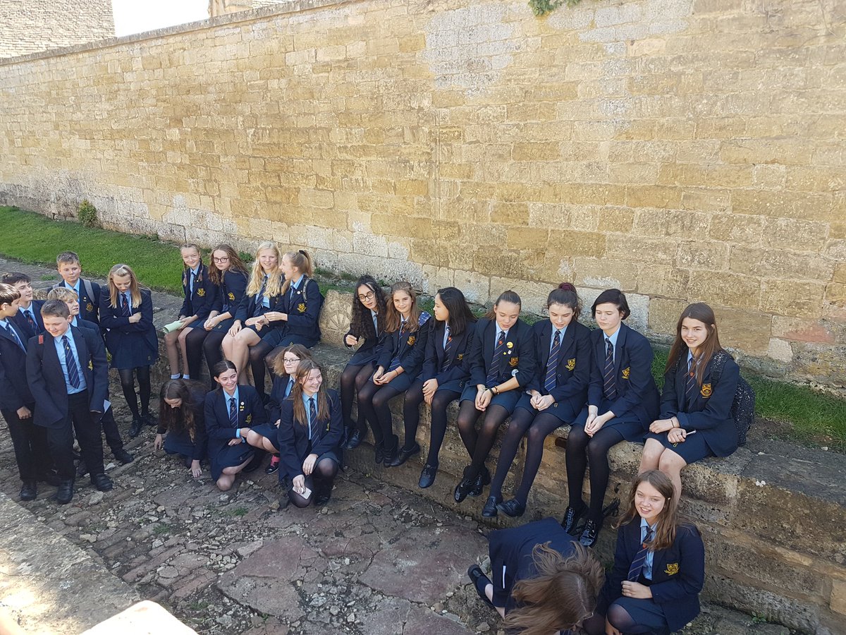 CCS_History's tweet photo. Y9 historians collecting photos, in the sun, for their research on Chipping Campden. #InspireEmpowerExcel https://t.co/6CZk1mtV16