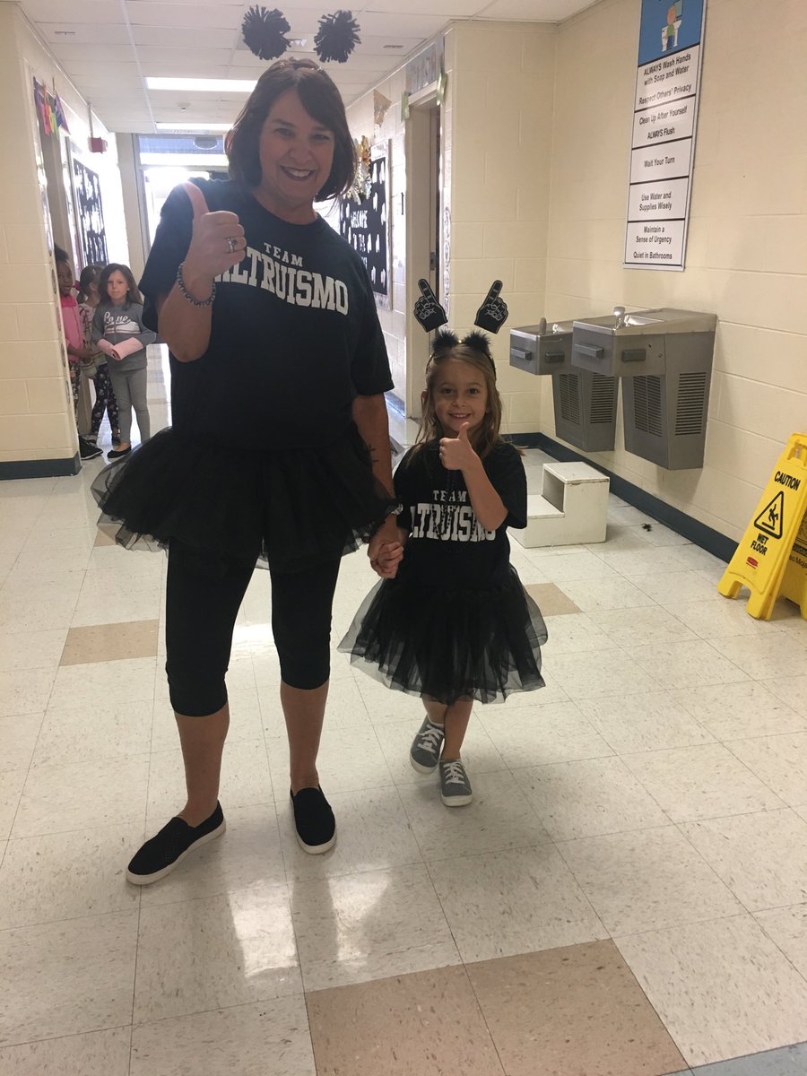 PennyMi87797514's tweet photo. These girls are ready for sorting day. #BraveBold https://t.co/iedHrRqrHO